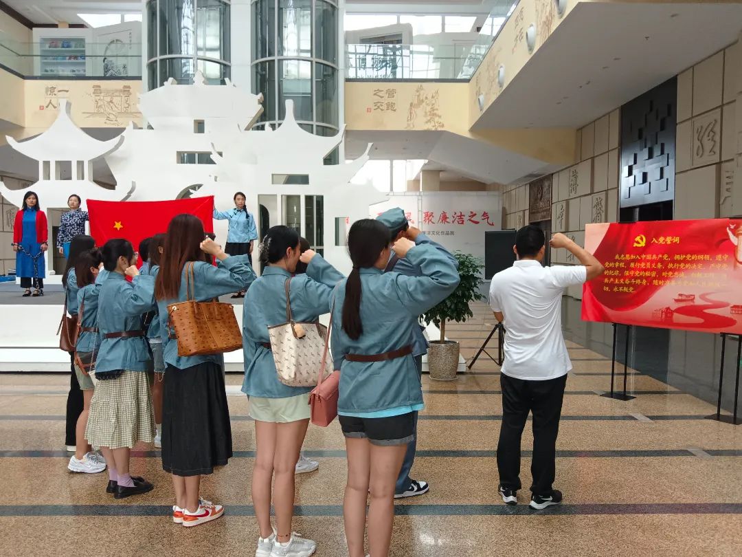 重温入党誓词.jpg 图片